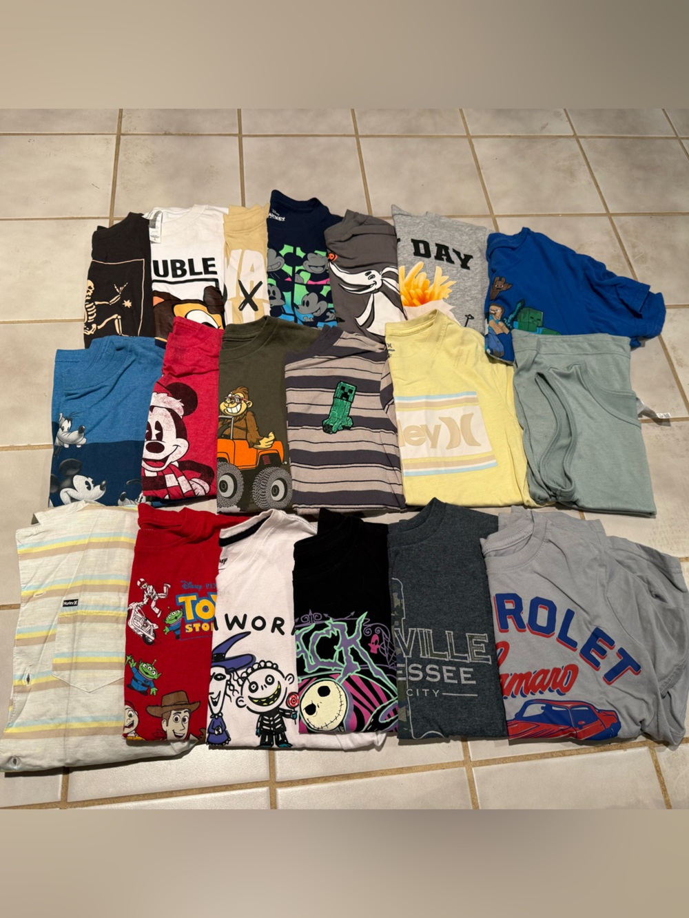Lot of 20 boys small size 6 or 7 t shirts Disney under armor Minecraft Hurley